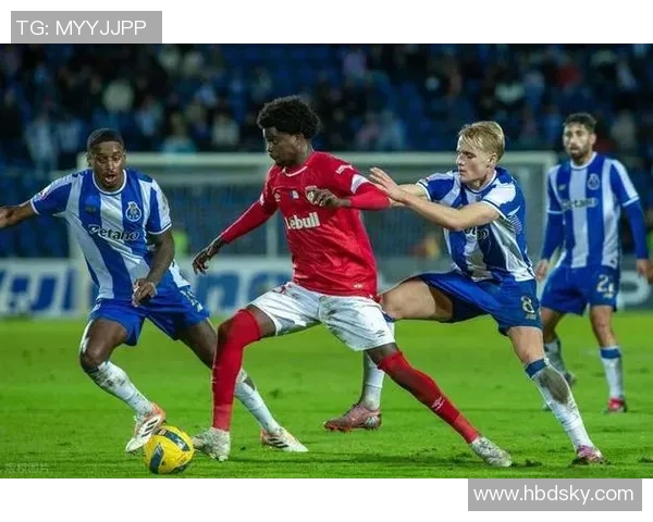 欧联杯波尔图与热刺鏖战至平局绝杀瞬间引发全场热烈反响分析